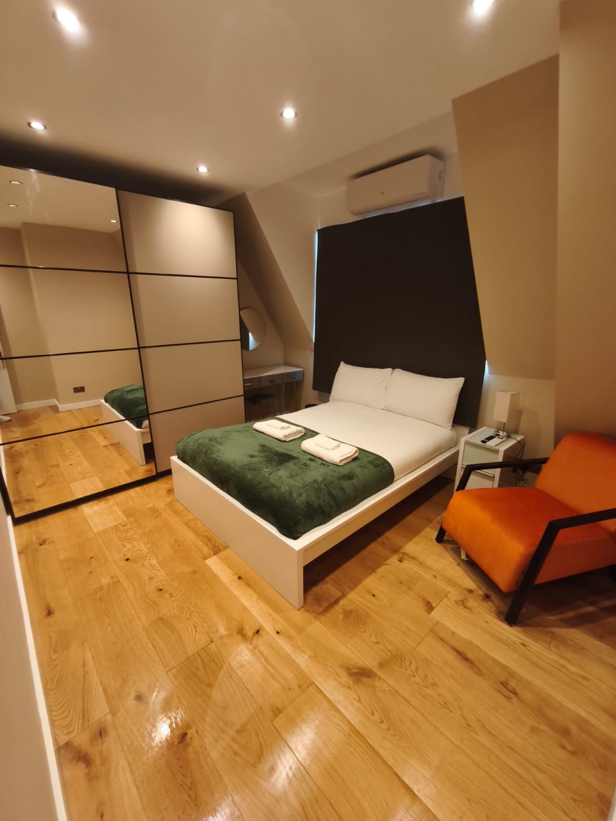 Modern 2-Bed Flat in Central London - Image 12