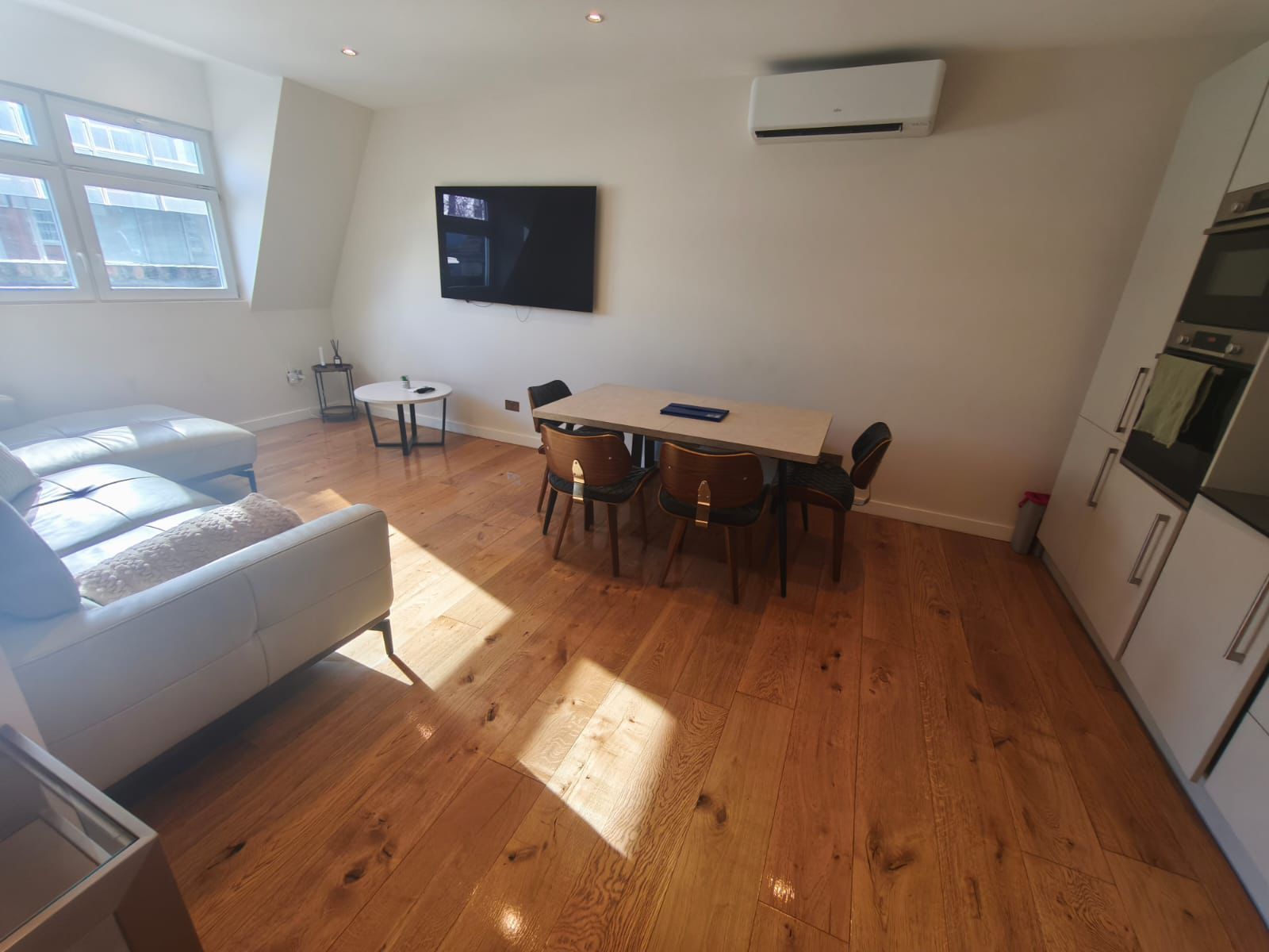 Modern 2-Bed Flat in Central London - Image 3