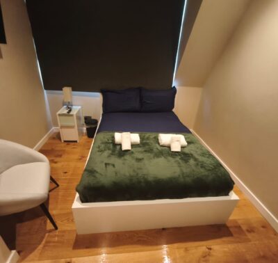 Modern 2-Bed Flat in Central London